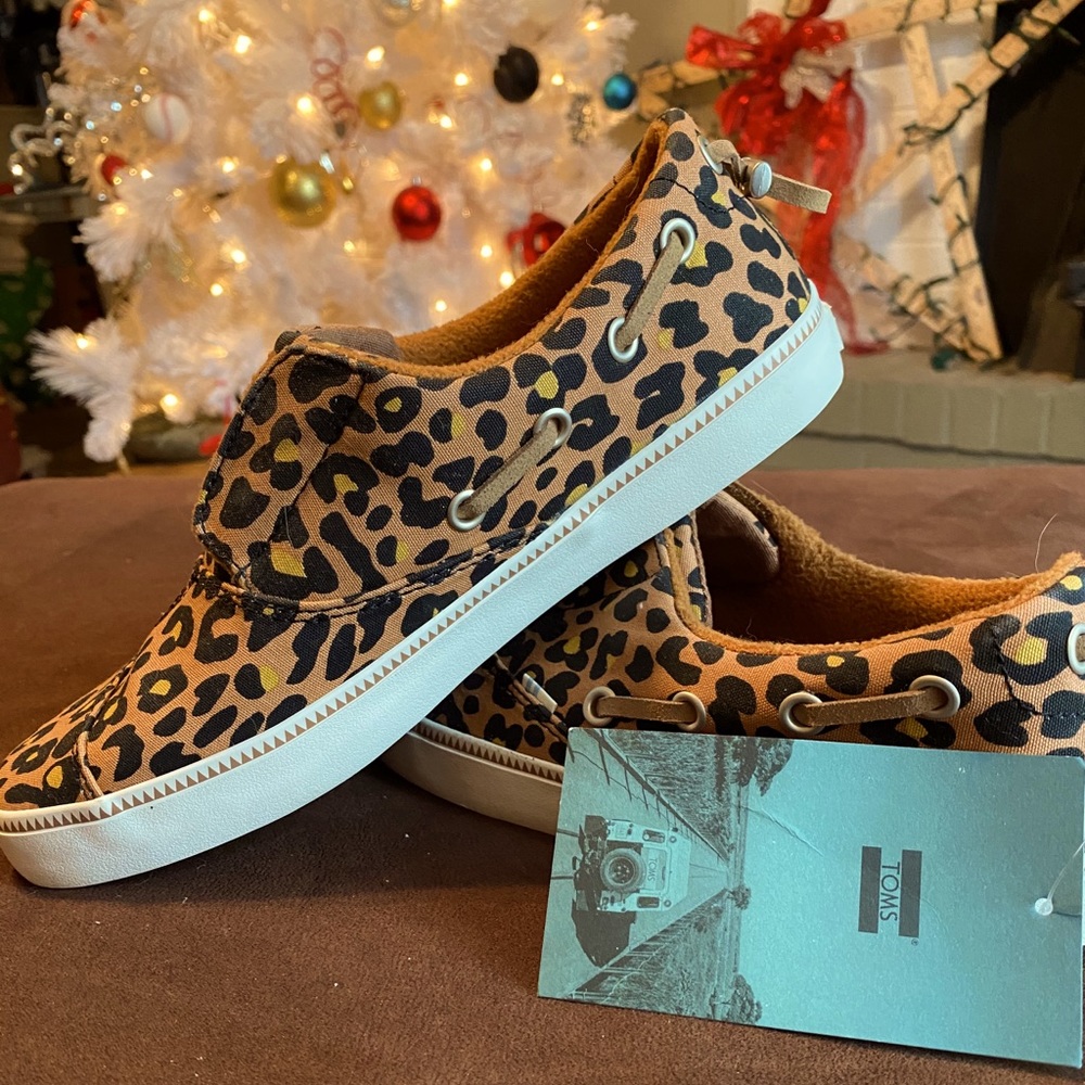 BNWT Toms Leopard Print Slide On